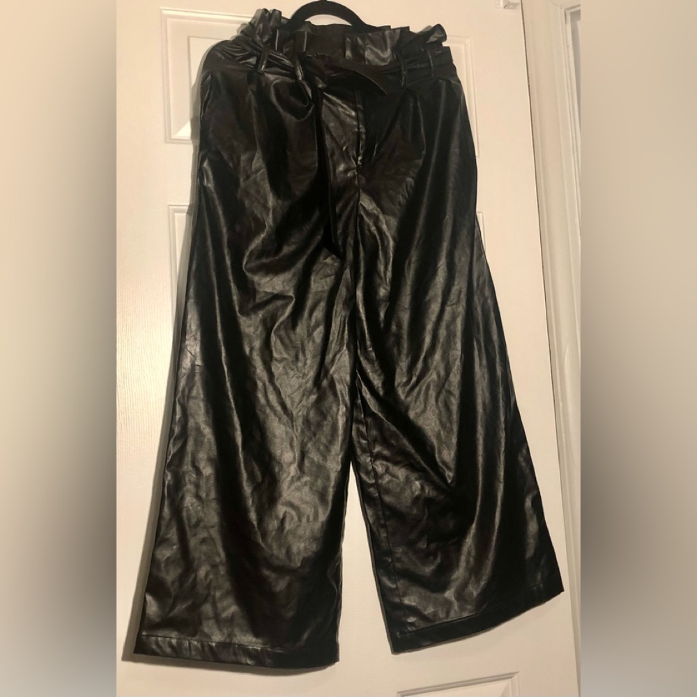 Black faux leather pants L